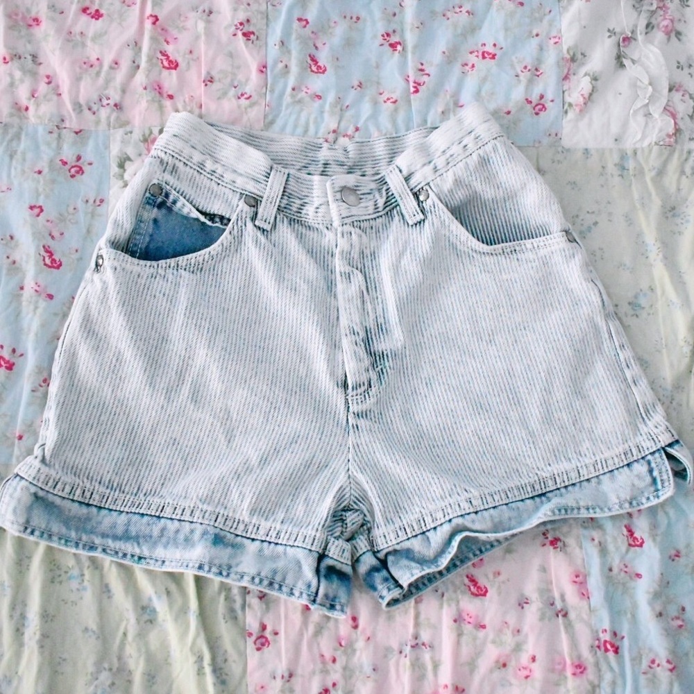 Vintage Levi’s striped shorts